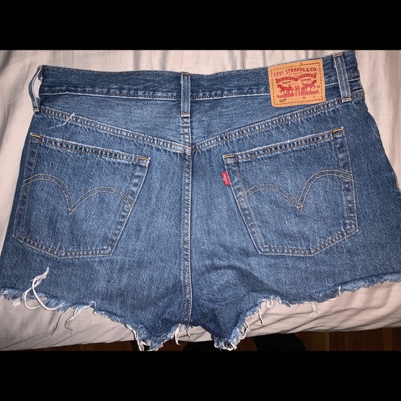 Levi’s 501 Shorts - Picture 2 of 2